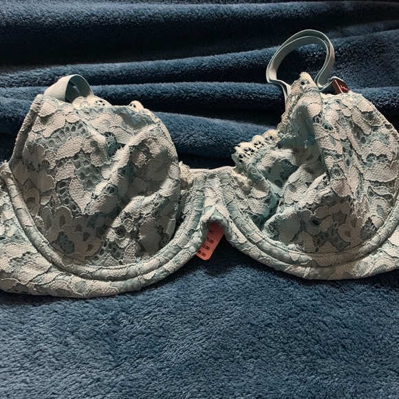 Victoria's Secret Body By Victoria Bra 34C - Picture 7 of 7